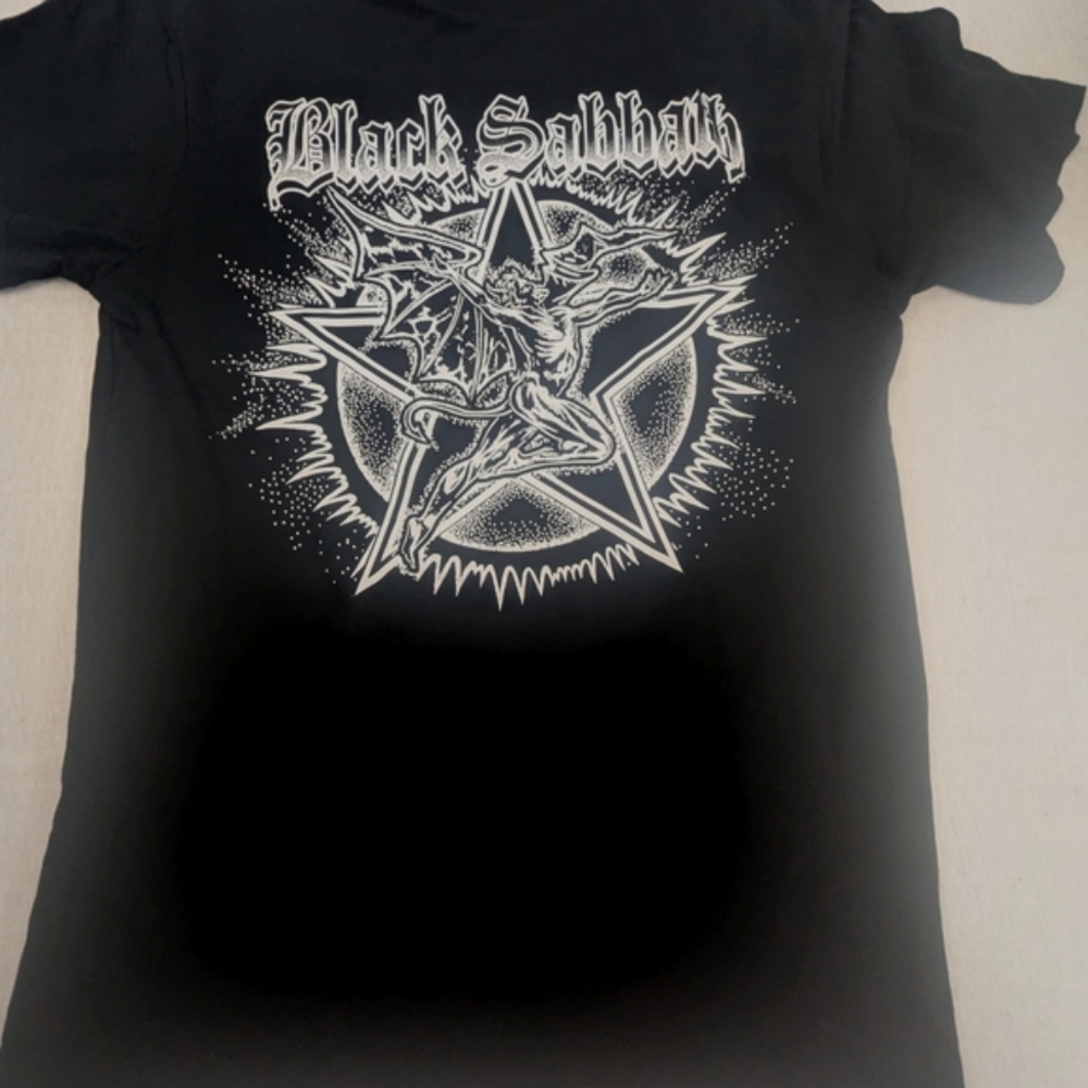 Ozzy Osbourne Black Sabbath NWT Henry Pyramid Emblem Black Tee Small Unisex